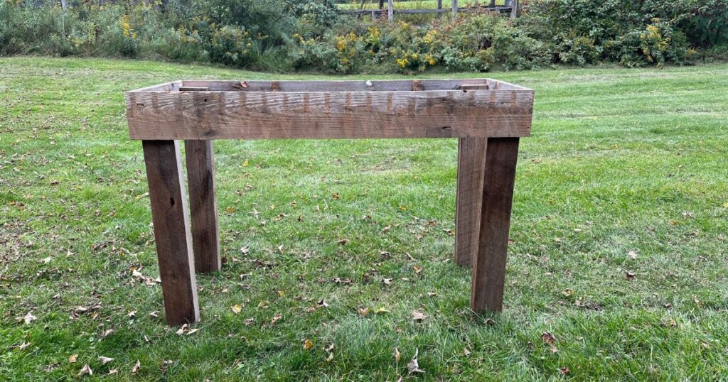 cast iron sink base with legs attached to top